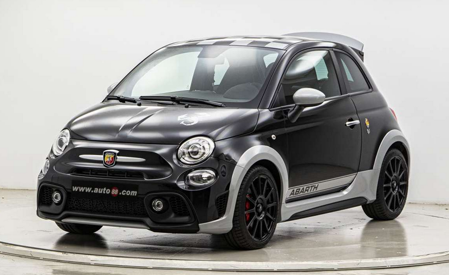 新品 珍品 Abarth すばや TomTom カーナビ 本国仕様 アバルト695